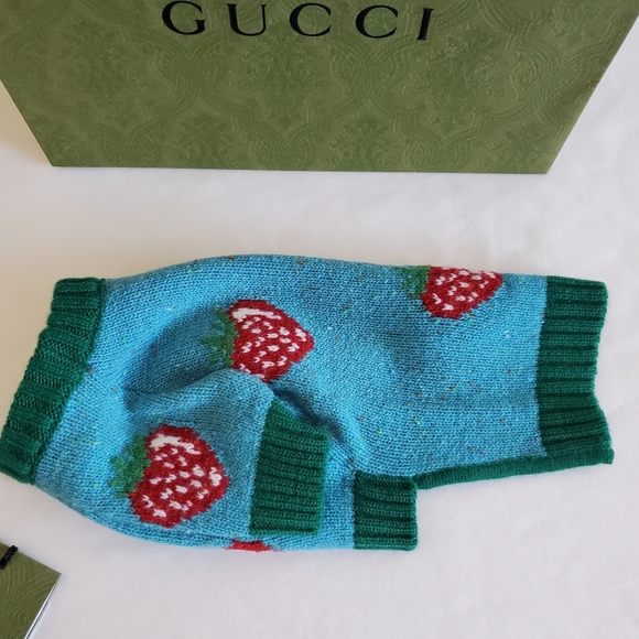 NWT Gucci Blue Green Red Strawberries Wool Knit Pet Sweater Size XXS - Picture 6 of 14